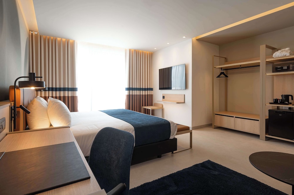 Junior Suite, 1 King Bed, Non Smoking, Terrace