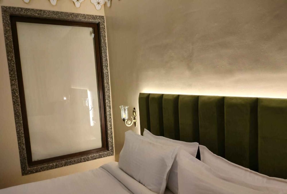 Elite Room