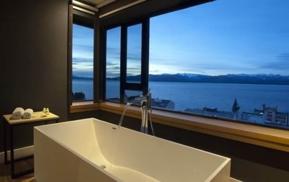 Suite, 1 King Bed, Lake View (Pool Access) photo 3