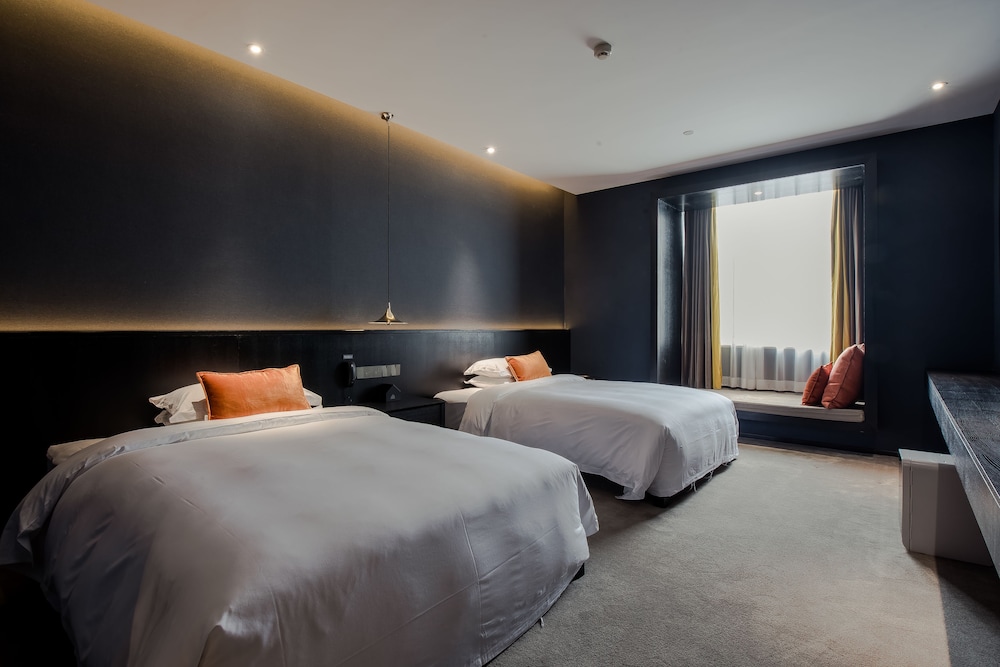 Superior Twin Room with Two Queen Beds