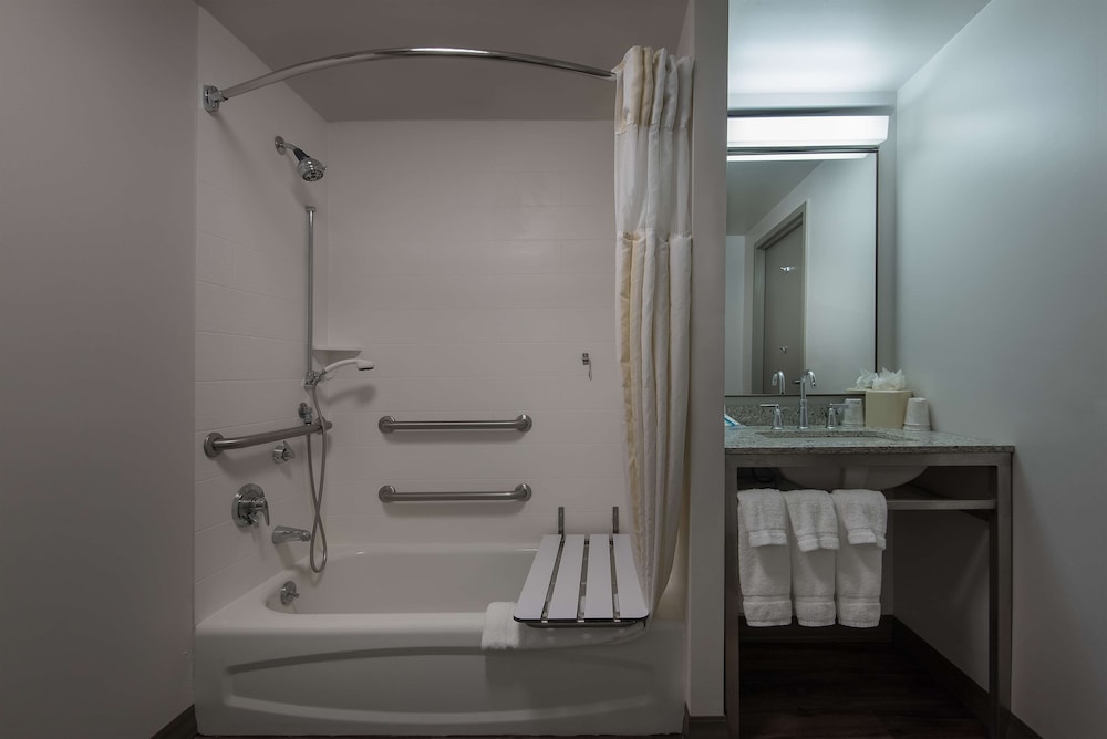 Suite, 2 Double Beds, Accessible, Bathtub (Mobility & Hearing) - Photo 3