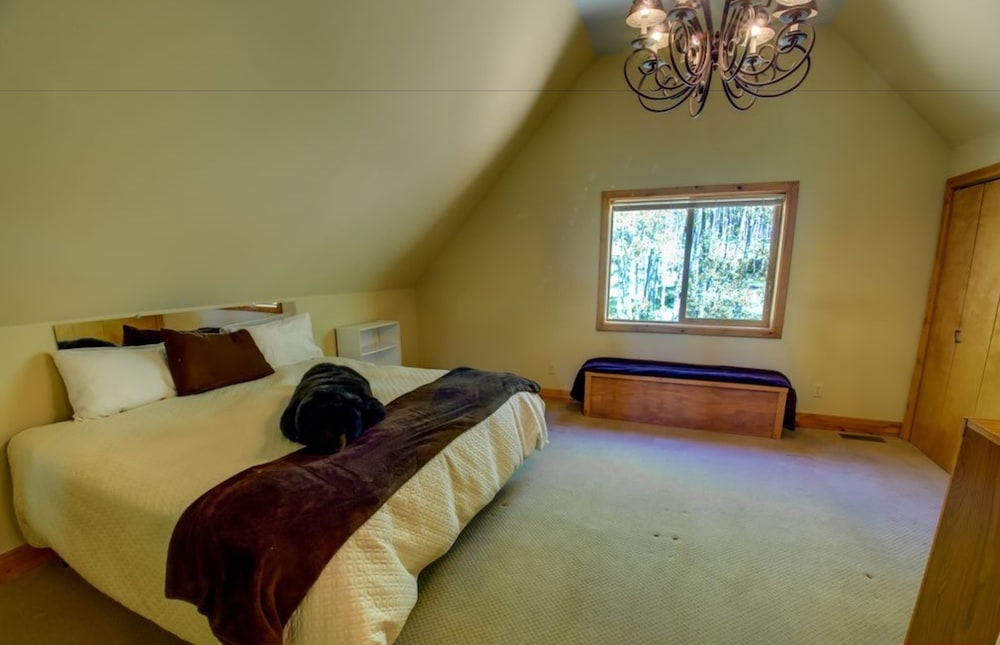 Condo, 3 Bedrooms, 2 Bathrooms photo 1