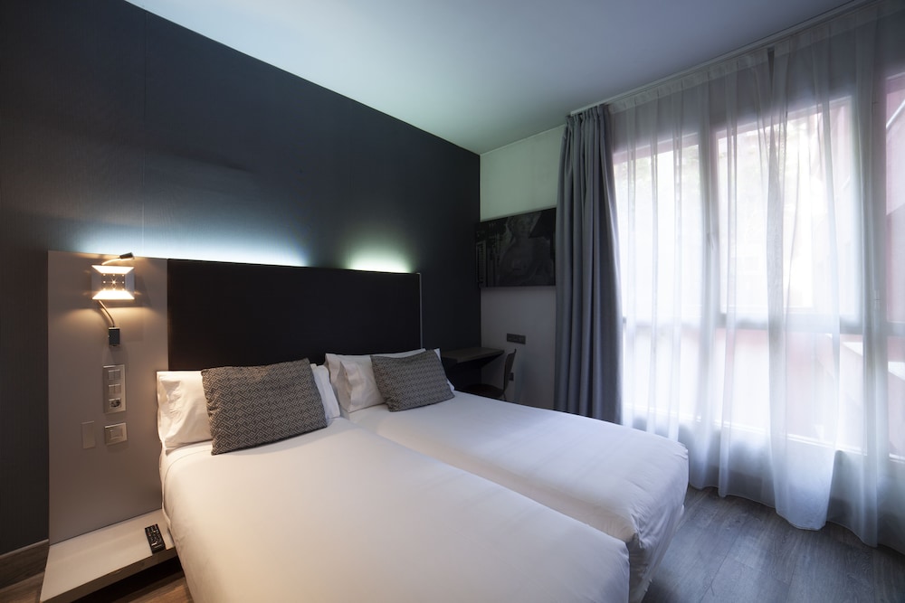 Quadruple Room - Photo 6
