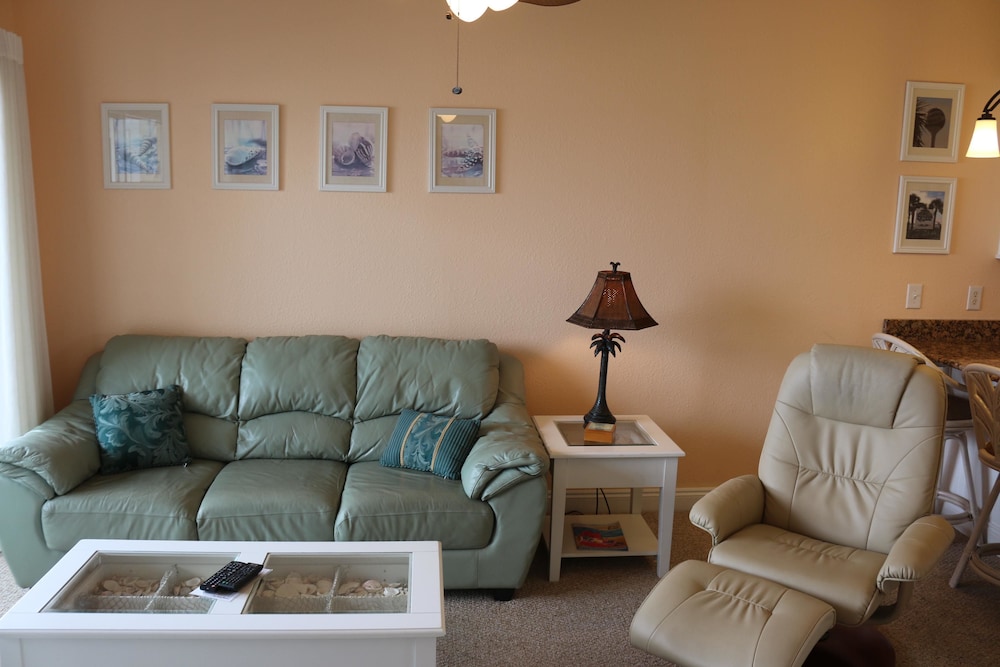 Condo, 2 Bedrooms photo 2