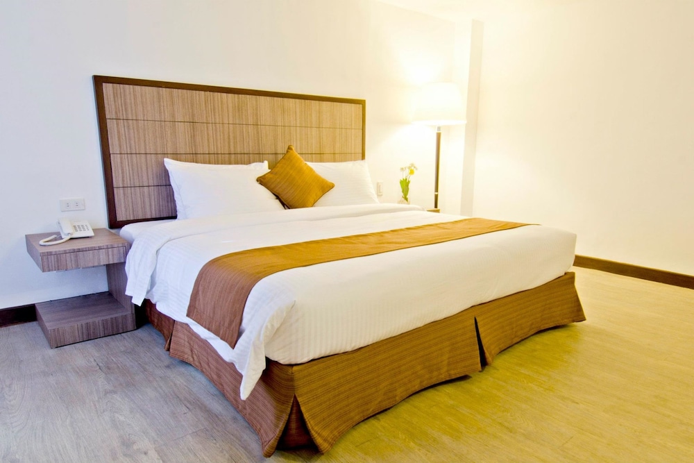 Junior Suite, 1 King Bed photo 2