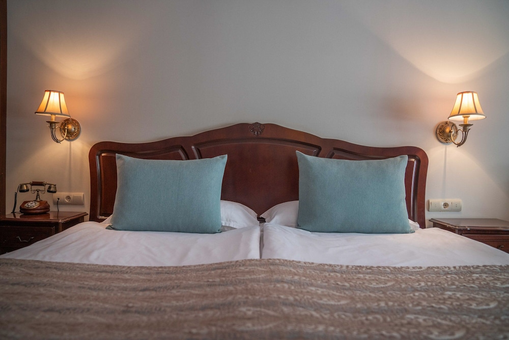 Economy Double Room (Free Beach Access, Free Safe, Minibar) photo 2