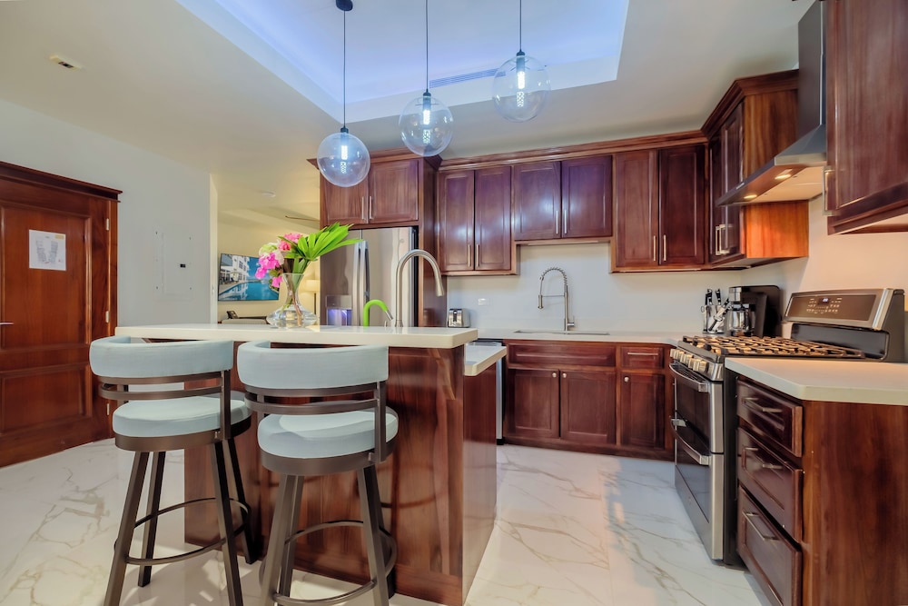 Luxury Condo, 1 Bedroom, Ocean View photo 3