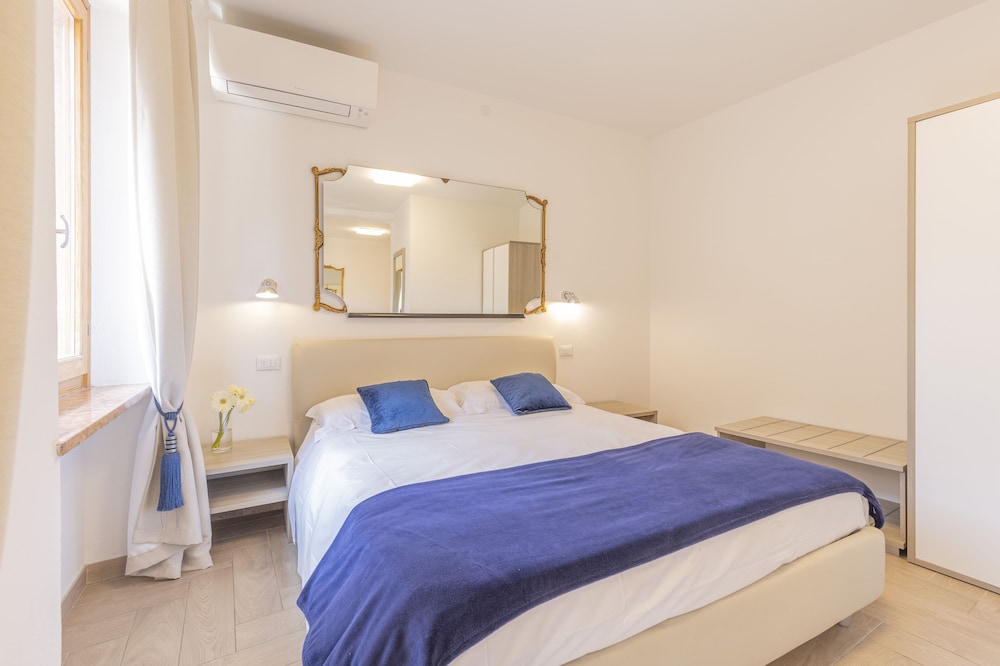 Luxury Quadruple Room, Balcony photo 2