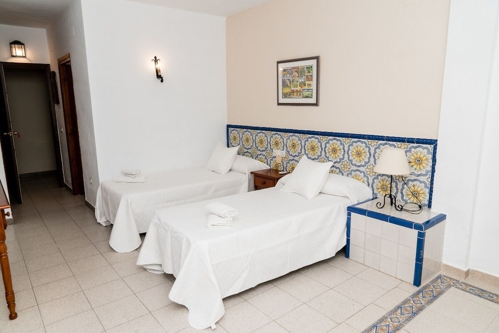 Twin Room - Photo 1