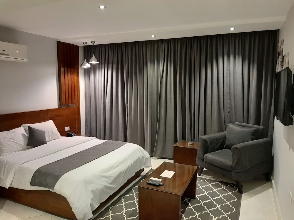 Junior Studio, 1 Queen Bed, Kitchenette photo 2