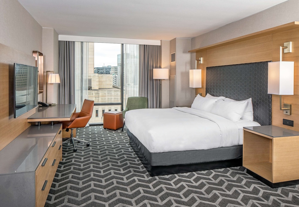 Room, 1 King Bed, Accessible, Bathtub photo 1