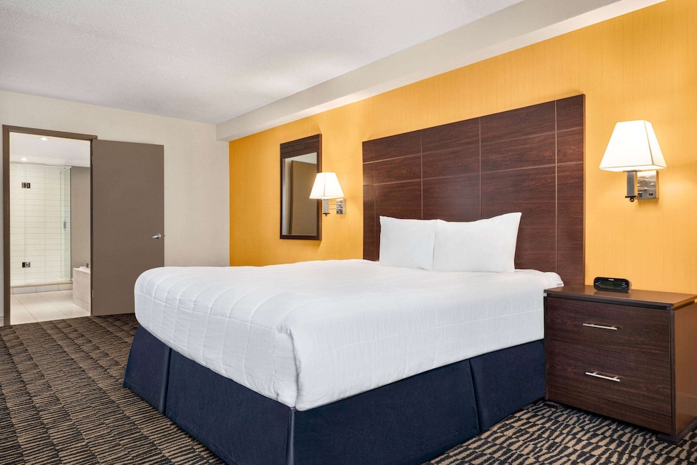 Suite, 1 King Bed, Non Smoking, Refrigerator & Microwave
