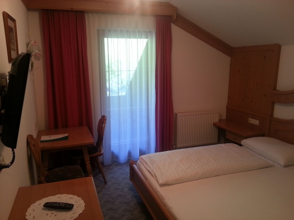 Basic Double Room, Balcony, Mountain View photo 1