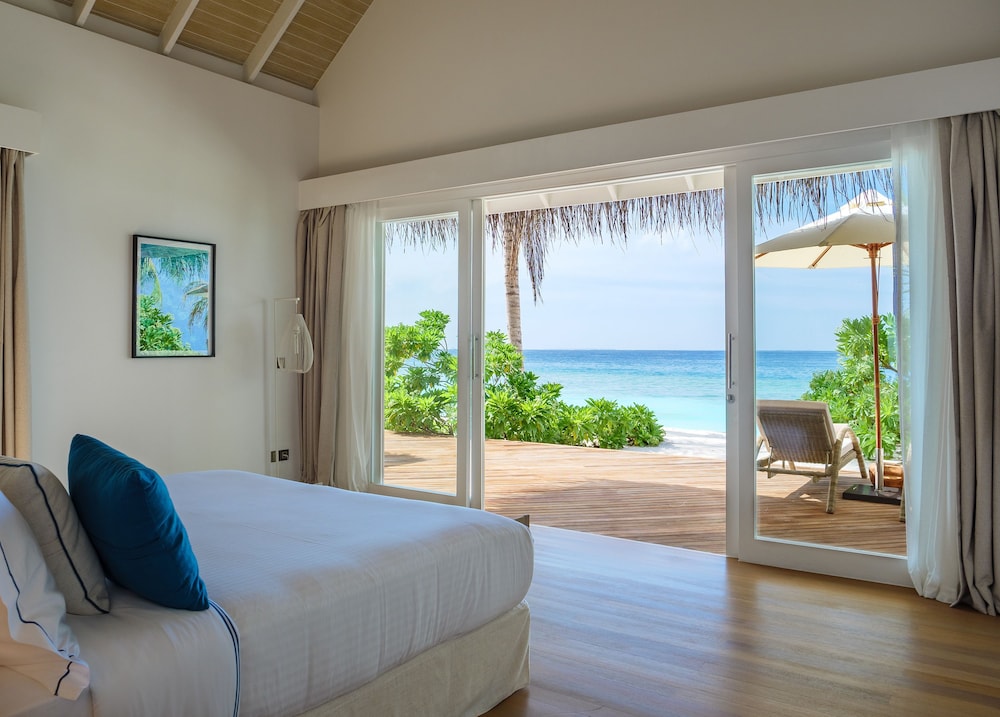 Deluxe Beach Suite with Pool