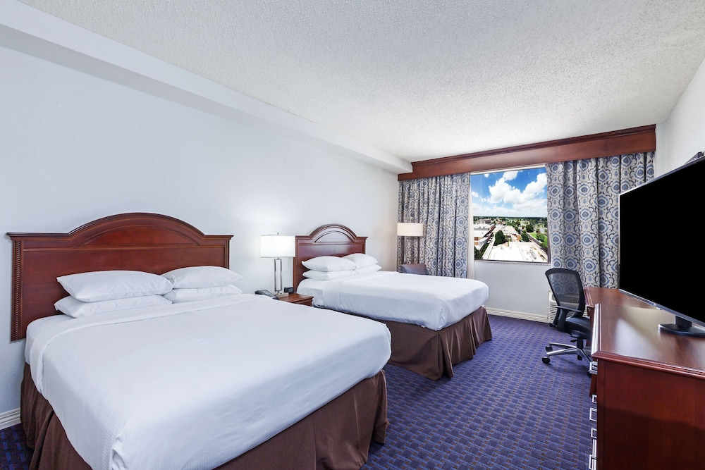 Deluxe Room, Accessible, Bathtub (Moblity & Hearing) - Photo 2