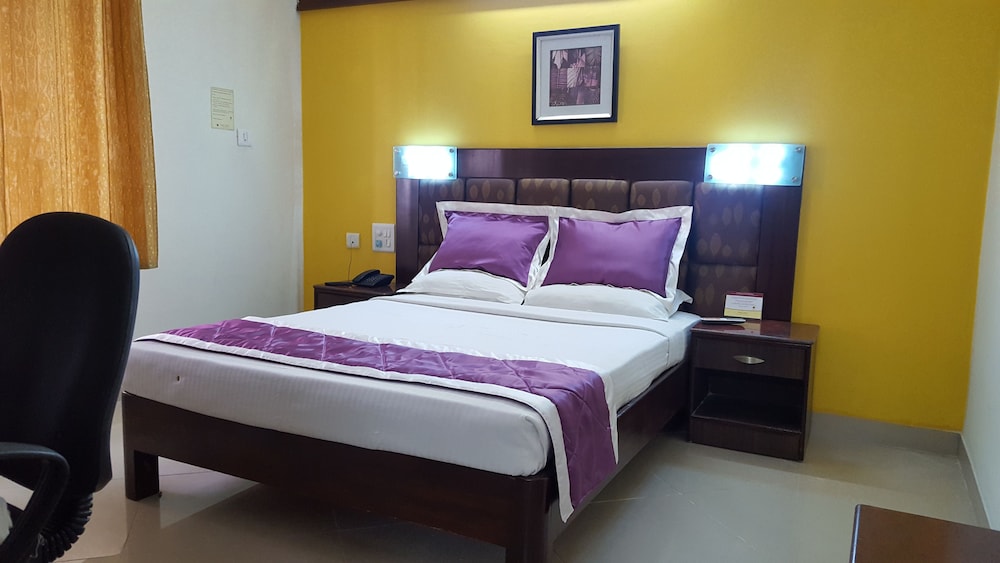 Standard Room, 1 Queen Bed, Ensuite photo 3