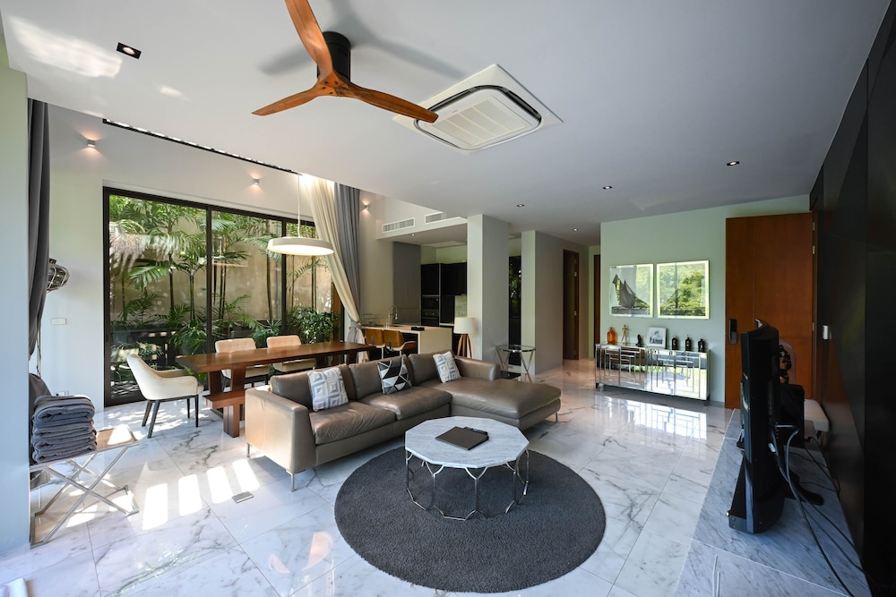 Four-Bedroom Villa with Private Pool photo 2