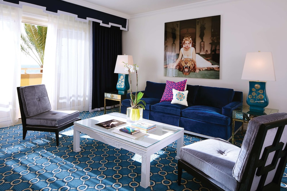 Club Suite, 1 King Bed, Oceanfront - Photo 3