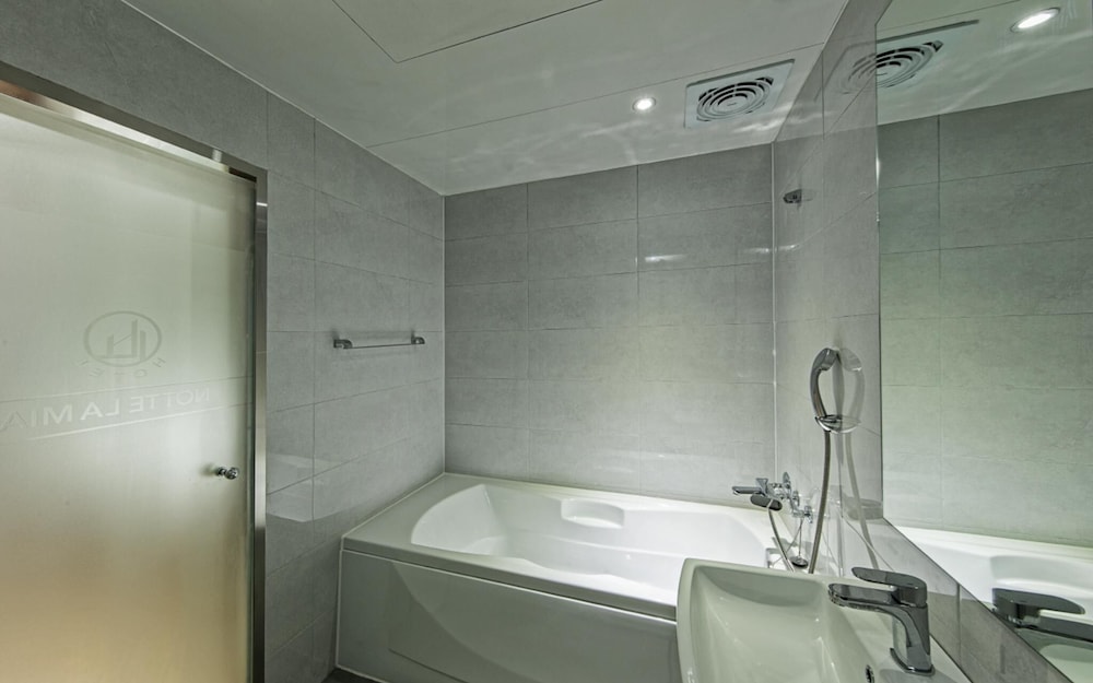 Room (Standard Twin  Deluxe Twin (Free upgr) - Photo 2