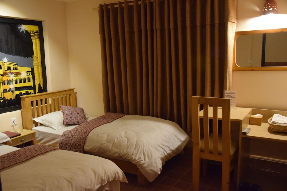Design Room, 2 Bedrooms, Smoking photo 3