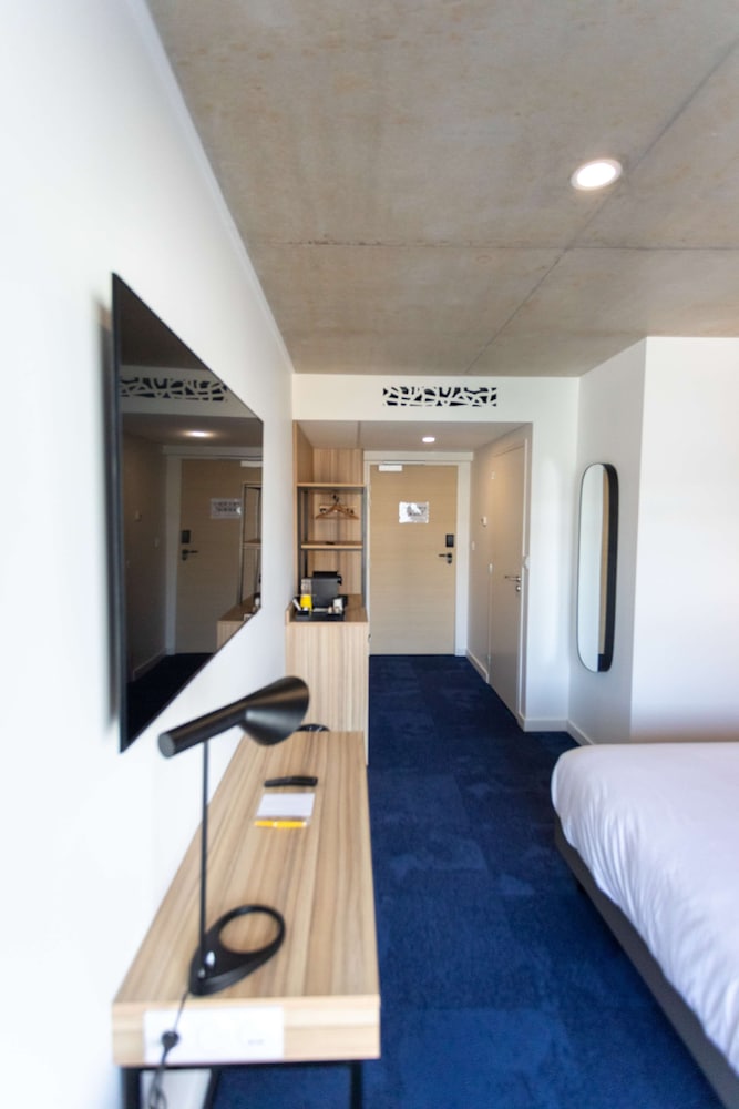 Standard Room, 2 Twin Beds - Photo 5