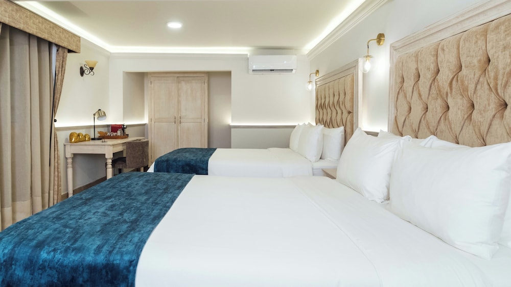 Suite, 2 Queen Beds - Photo 7