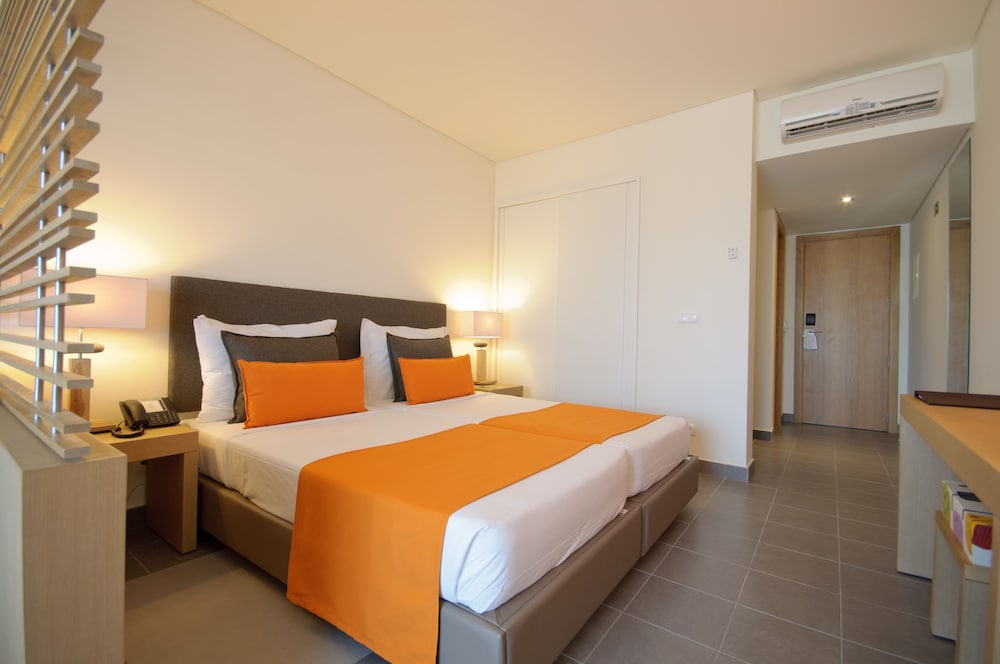 Superior Room, Partial Ocean View