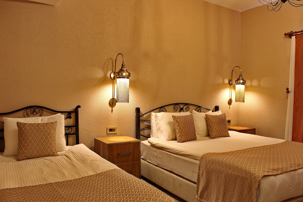 Deluxe Triple Room photo 3