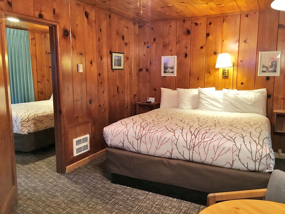 Standard Quadruple Room, Multiple Beds photo 1