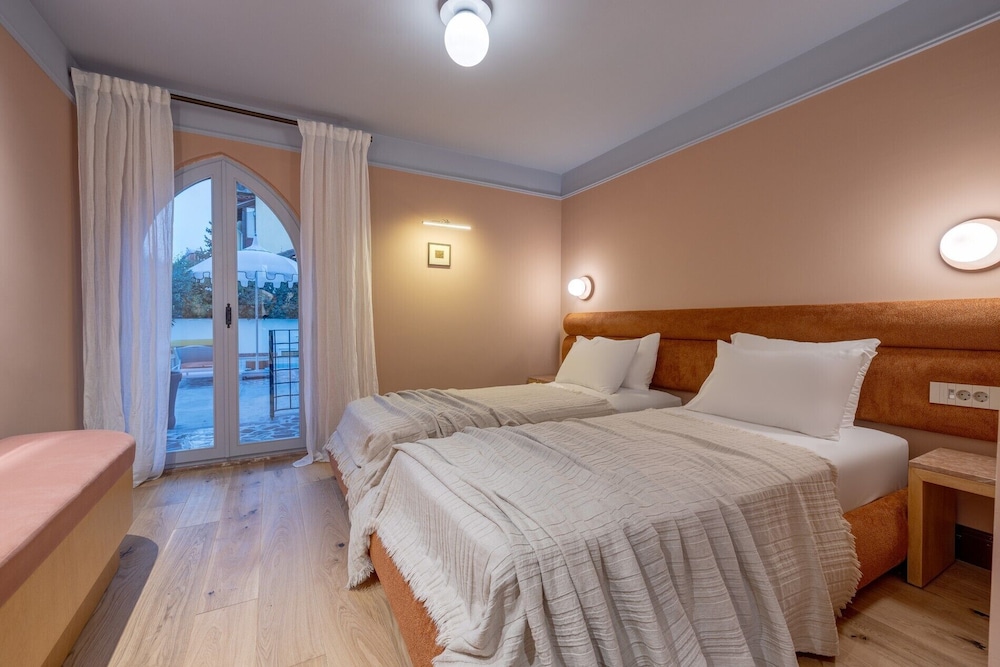 Twin Room, Balcony - Photo 6