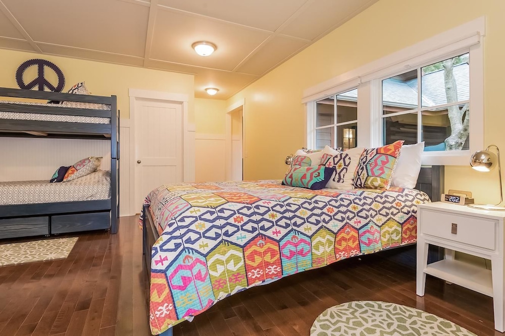 Deluxe Cottage, 4 Bedrooms, Hot Tub photo 3