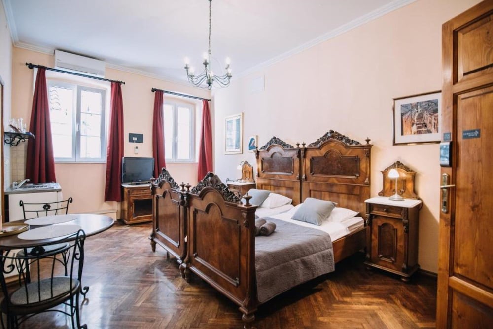 Studio (Standard Studio Ilije Sarake)