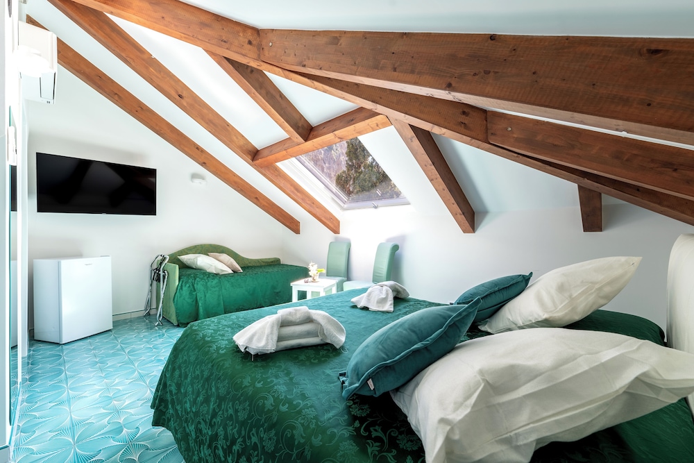 Deluxe Quadruple Room, Sea View, Tower