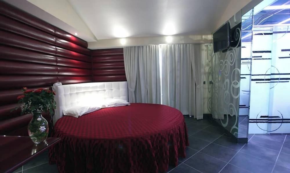 Luxury Suite