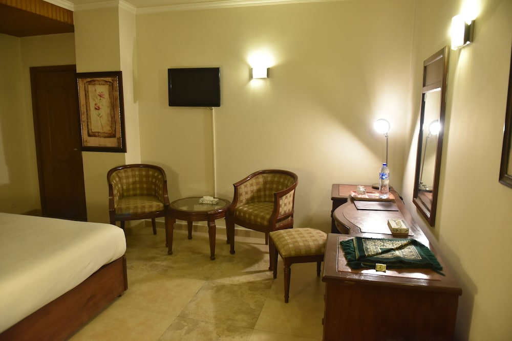 Deluxe Room - Photo 3