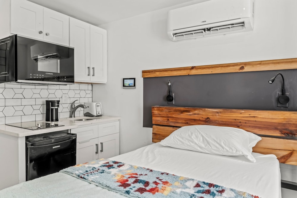 Basic Studio, 1 Twin Bed, Non Smoking, City View