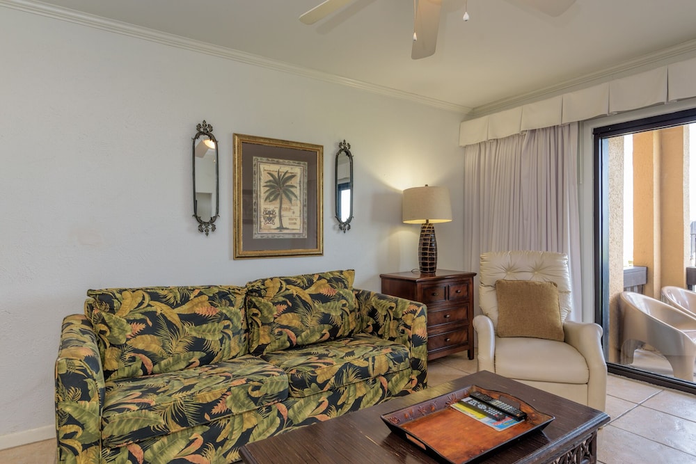 Deluxe Condo, Multiple Beds, Ocean View, Beachfront, photo 6