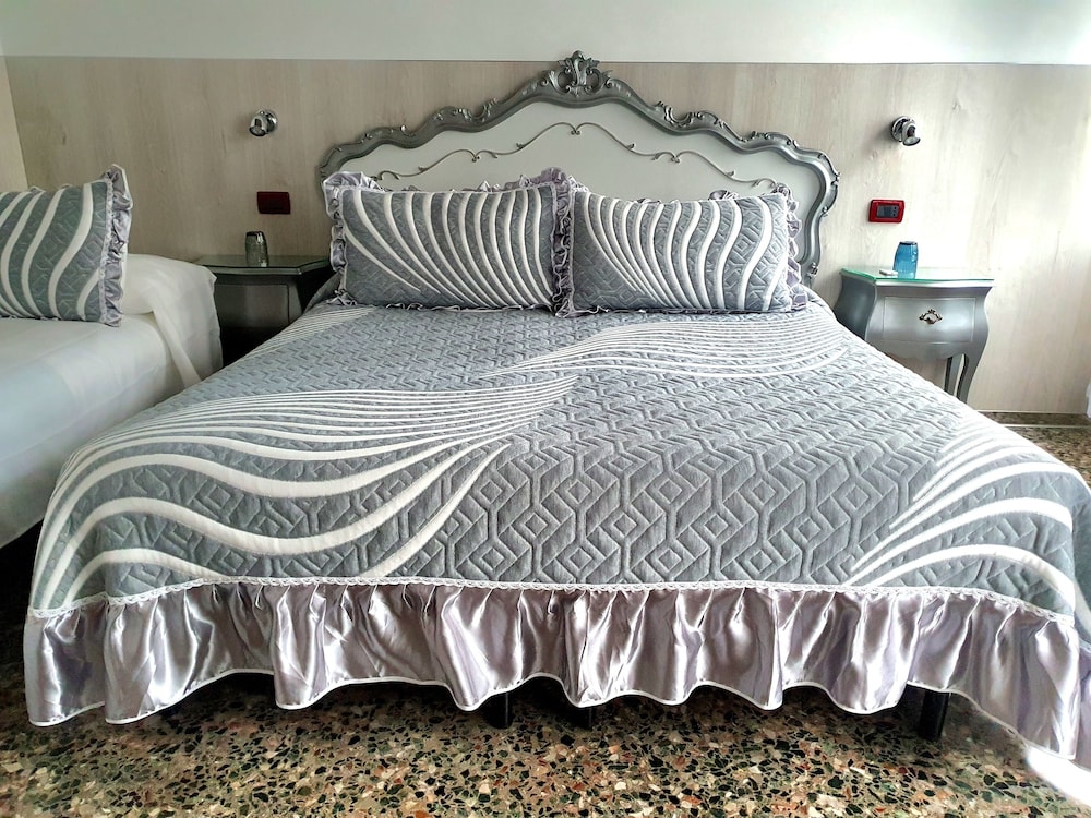 Double Room, Shared Bathroom, Garden Area photo 3