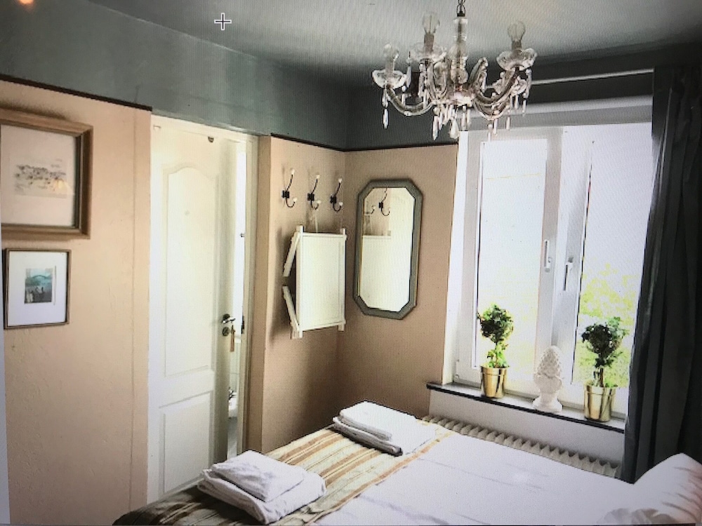 Small Double Room (Queensize Bed) photo 3