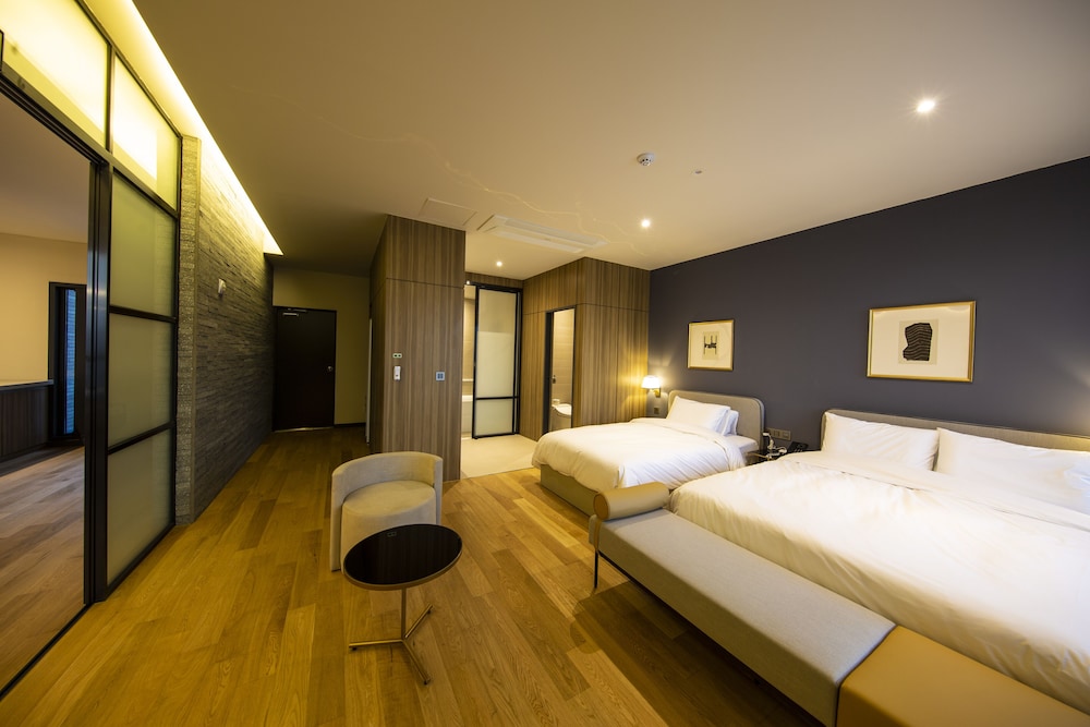Royal Suite - Photo 14