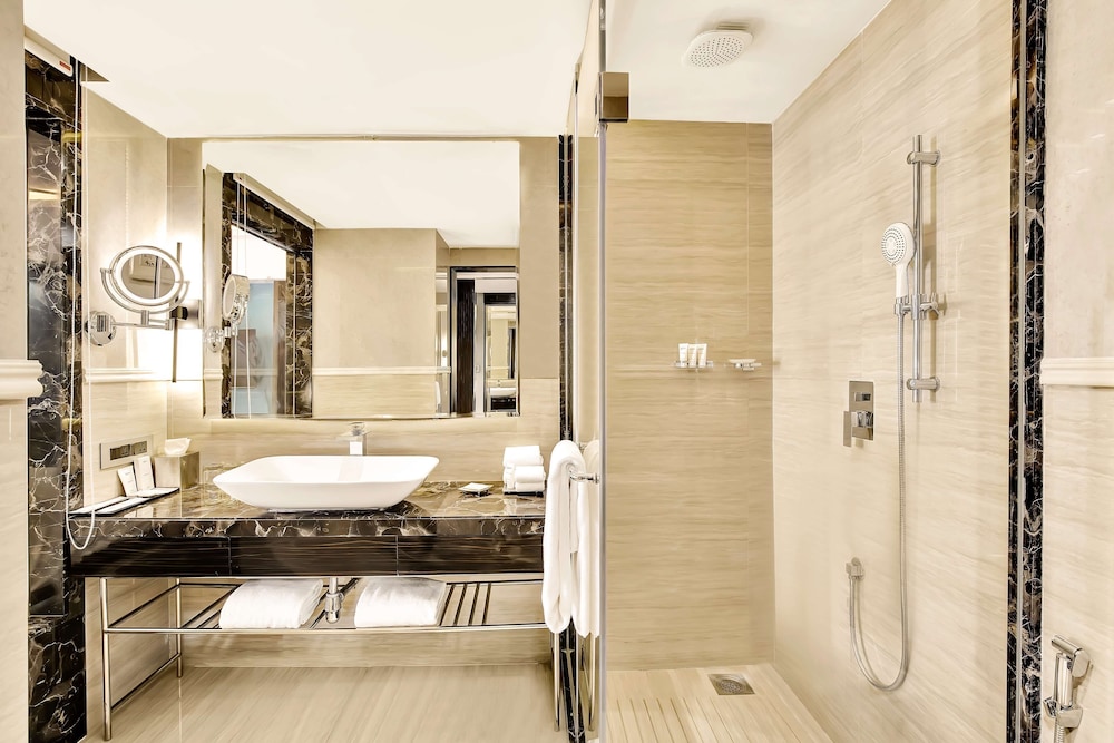 Premium Room, Balcony, Pool View - Photo 8