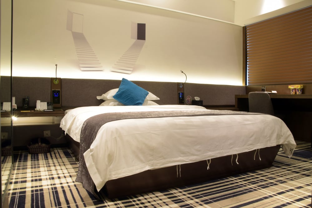Plus Queen Room photo 2