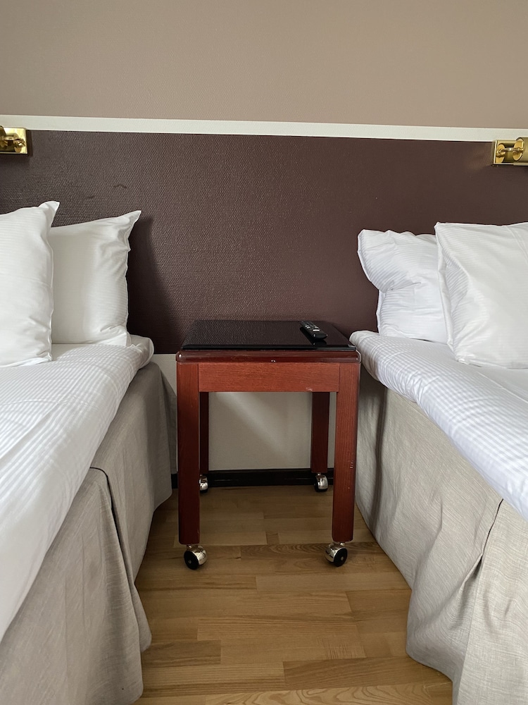 Standard Twin Room - Photo 1