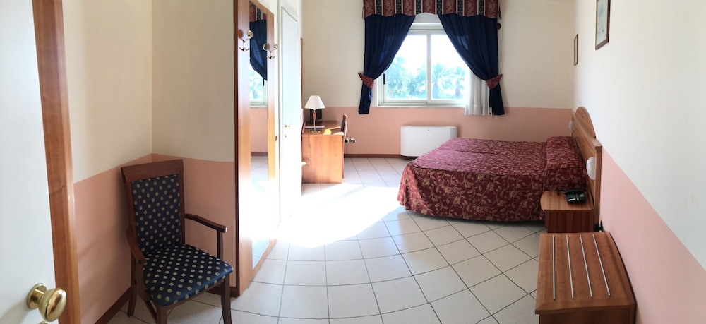 Single Room photo 3