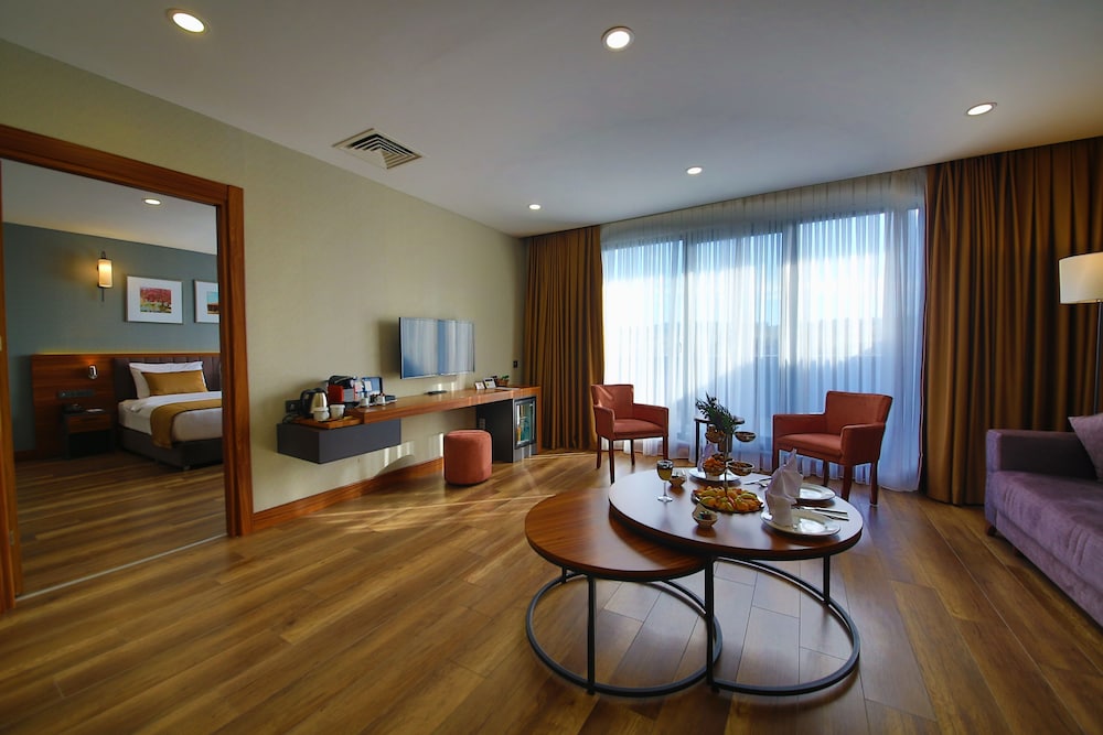 Honeymoon Suite photo 1