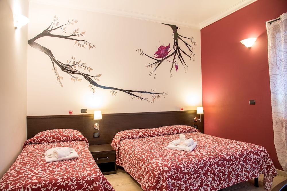 Triple Room, 1 Bedroom photo 3