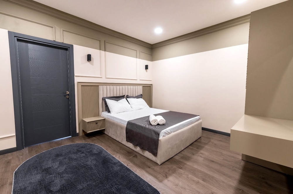 Standard Triple Room, City View photo 2
