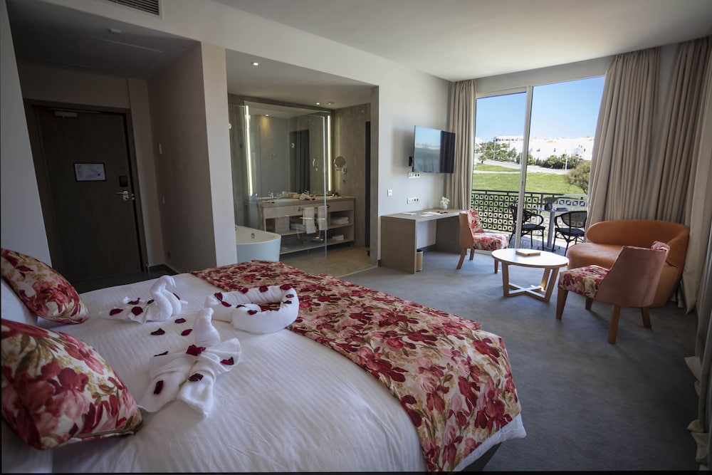 Deluxe Double Room - Photo 1