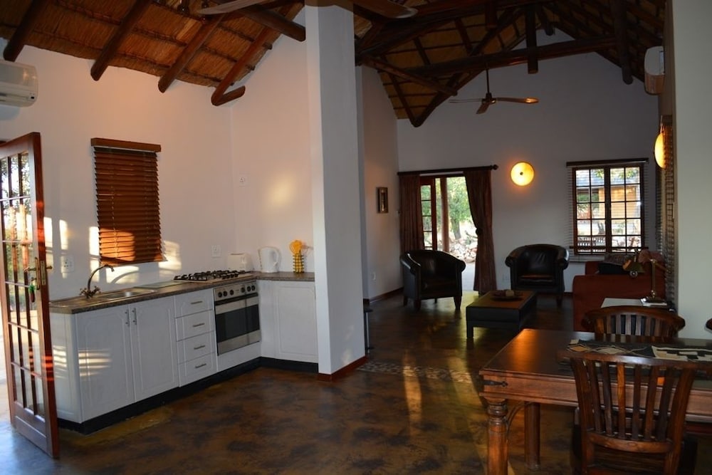 Luxury 1 Bedroom Bush House photo 3