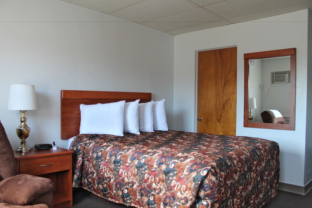 Standard Room, 1 Queen Bed photo 3